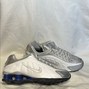 NWOB NIKE SHOX R4 size 7.5 men’s